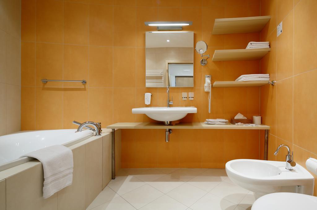 Orea Hotel Atrium Otrokovice Oda fotoğraf