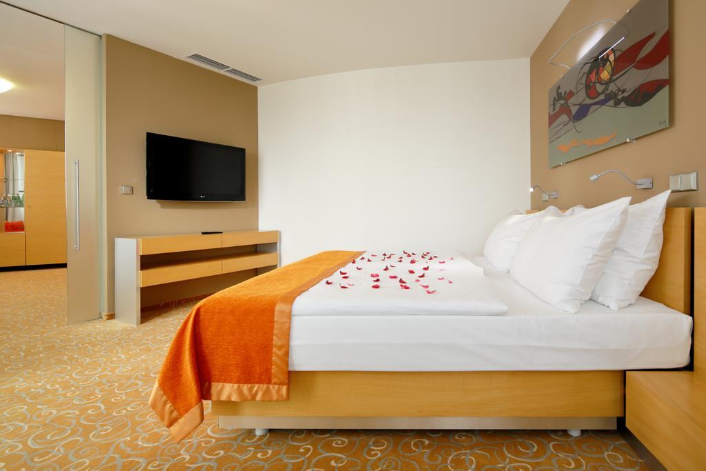 Orea Hotel Atrium Otrokovice Oda fotoğraf